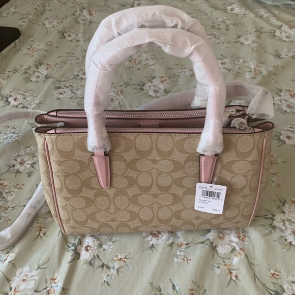 -SOLD- 🆕 Coach Surrey CarryAll In Signature - Picture 3 of 3